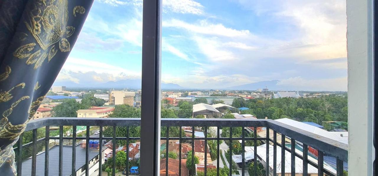 913Cityscape Located At City Center Bacolod Exteriör bild