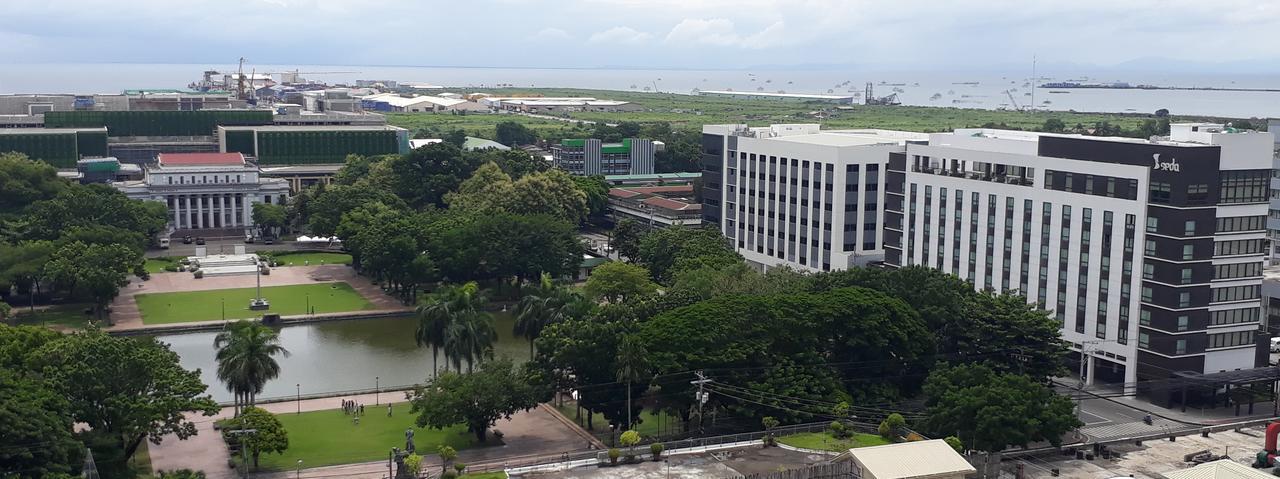 913Cityscape Located At City Center Bacolod Exteriör bild