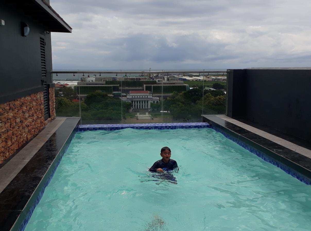 913Cityscape Located At City Center Bacolod Exteriör bild