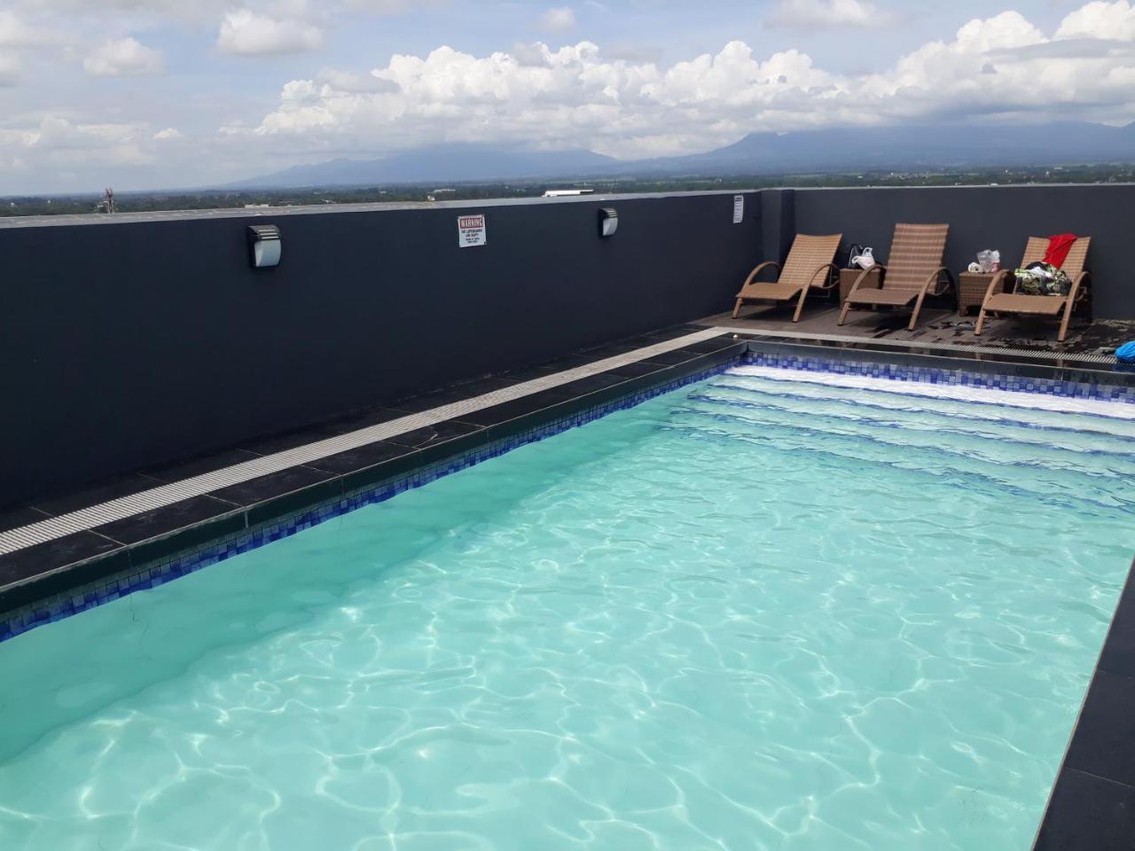 913Cityscape Located At City Center Bacolod Exteriör bild