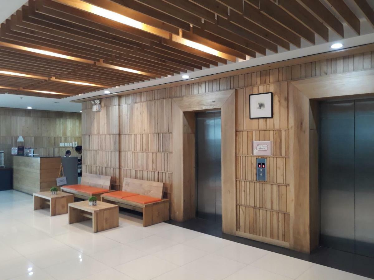 913Cityscape Located At City Center Bacolod Exteriör bild